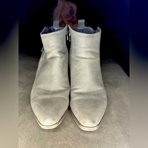 Size 6 JustFab Gray Booties